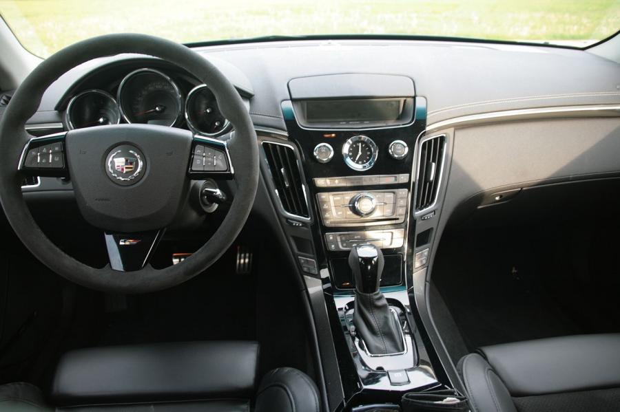  Cadillac CTS-V Coupe 2010 года  (фото 122 из 315)